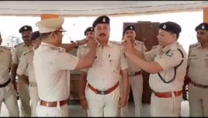 भागलपुर24अक्टूबर23*कई एएसआई की प्रोन्नति होने पर थानाध्यक्ष ने स्टार लगाकर किया सम्मानित*