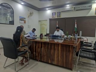 चित्रकूट25अक्टूबर23*डीएम अभिषेक आनन्द ने कलेक्ट्रेट में फरियादियों की समस्याओं को सुनकर निस्तारण के दिए निर्देश*