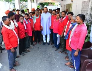 लखनऊ26अक्टूबर23*नेशनल फेडरेशन ऑफ रेलवे पोर्टर,वेंडरों ने की मुलाकात लखनऊ26अक्टूबर23*नेशनल फेडरेशन ऑफ रेलवे पोर्टर,वेंडरों ने की मुलाकात