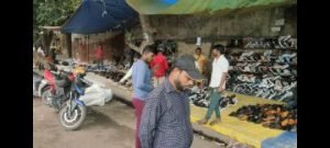 कानपुर नगर26अक्टूबर23*कलेक्टरगंज थाने की चंद कदम की दूरी पर फुटपाथ पर अतिक्रमण