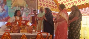 कौशाम्बी30अक्टूबर23*राज्य सूचना आयुक्त ने कथावाचक आचार्य से लिया आशीर्वाद*