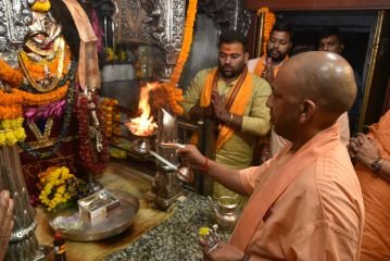 वाराणसी31अक्टूबर23*दो दिवसीय दौरे पर वाराणसी पहुचे सीएम योगी आदित्यनाथ