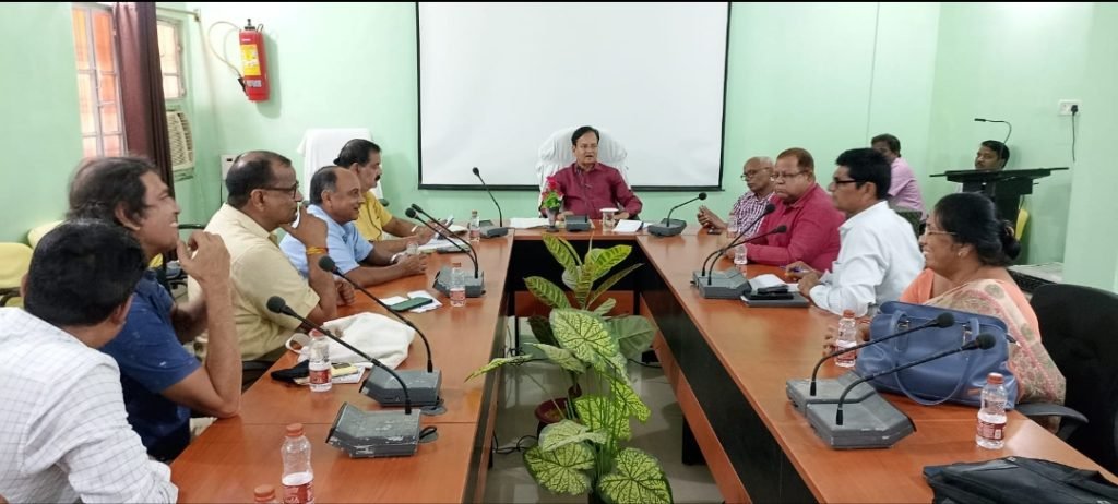 भागलपुर बिहार 03/10/23*पंजीयन, परीक्षा और रिजल्ट को लेकर बैठक करते हुए कुलपति प्रो. जवाहर लाल। भागलपुर बिहार 03/10/23*पंजीयन, परीक्षा और रिजल्ट को लेकर बैठक करते हुए कुलपति प्रो. जवाहर लाल।