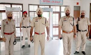 पंजाब 10 नवम्बर 2023* डीएसपी अरूण मुंडन व डीएसपी बल्लुआना देहाती अवतार सिंह ने अपनी टीम के साथ कोर्ट में सिक्योरिटी का निरीक्षण किया