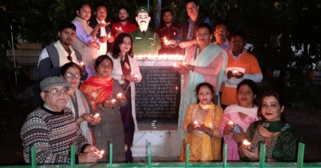 हल्द्वानी 12 नवम्बर 2023* 251 दीये जलाकर शहीद जवानों को श्रद्धासुमन श्रद्धांजलि दी