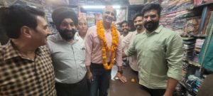 पंजाब 06 नवम्बर 2023* विधायक संदीप जाखड़ ने दुकानदारों को दी दीपावली की शुभकामनाएं