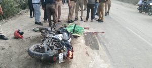 हरदोई06नवम्बर23*लो हो गई डीएससीएल चीनी मिल हरियावा शुरू होते ही सड़क दुर्घटनाओं की शुरुआत