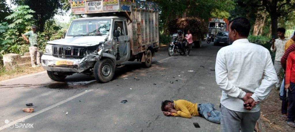 हरदोई14नवम्बर23*डाला और मोटरसाइकिल की टक्कर से दो की मौत एक घायल हरदोई14नवम्बर23*डाला और मोटरसाइकिल की टक्कर से दो की मौत एक घायल