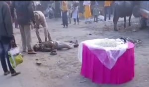 बाराबंकी16नवम्बर23* वाद विवाद को रोकने पहुंची पुलिस पर जानलेवा हमला*