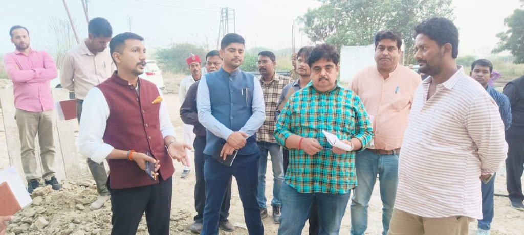 कानपुर नगर16नवम्बर23*डीएम ने सजारी स्थित आसरा आवास योजना के अंतर्गत निर्माणाधीन आवासों का स्थलीय निरीक्षण किया।