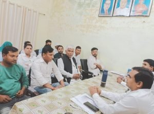 कौशाम्बी17नवम्बर23*नगर पंचायत चरवा में विकास कार्य योजनाओं को लेकर नगर पंचायत अध्यक्ष और अधिशासी अधिकारी ने की बैठक*