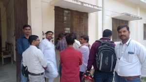 कौशाम्बी21नवम्बर23*सरवर की समस्या कर्मचारियों के मठाधीसी से बिजली बिल जमा करने वाले उपभोक्ता परेशान*