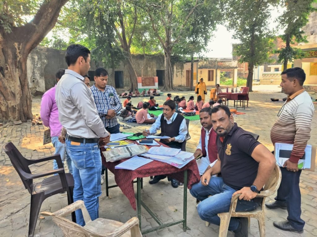 अयोध्या25नवम्बर23*लोक सभा चुनाव के मद्देनजर वोटर लिस्ट में नाम बढ़ाने और काटने की प्रक्रिया के लिए सपा ने किया लोगो को जागरूक अयोध्या25नवम्बर23*लोक सभा चुनाव के मद्देनजर वोटर लिस्ट में नाम बढ़ाने और काटने की प्रक्रिया के लिए सपा ने किया लोगो को जागरूक