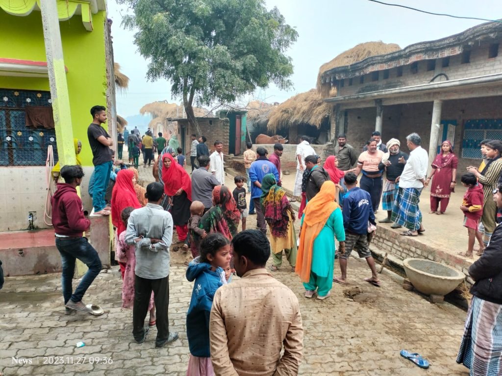 कौशाम्बी27नवम्बर23*बेटी सहित दंपति पर दबंगों ने किया हमला* कौशाम्बी27नवम्बर23*बेटी सहित दंपति पर दबंगों ने किया हमला*