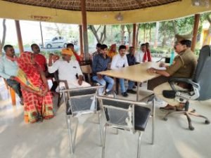 कौशाम्बी01नवम्बर23*चरवा थाना प्रभारी ने जन सुनवाई में फरियादियों की सुनी समस्याएं*