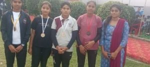 कौशाम्बी03नवम्बर23*राइफल शूटिंग प्रतियोगिता में राष्ट्रीय स्तर पर चयनित हुई धर्मा देवी कॉलेज की चार छात्राये*
