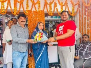 कौशाम्बी05नवम्बर23*जिला पंचायत अध्यक्ष ने फीता काटकर मेडिकल स्टोर का किया उद्घाटन*