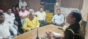 अयोध्या05नवम्बर23*अयोध्या कोतवाल मनोज कुमार शर्मा ने होटल संचालकों के साथ आज किया मीटिंग।