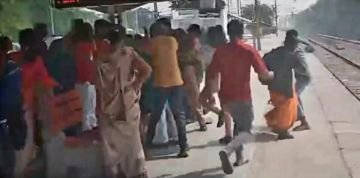 कौशाम्बी08नवम्बर23*वाराणसी से शीतला धाम कड़ा दर्शन करने आए यात्रियों के साथ सिराथू स्टेशन पर जमकर हुई मारपीट* कौशाम्बी08नवम्बर23*वाराणसी से शीतला धाम कड़ा दर्शन करने आए यात्रियों के साथ सिराथू स्टेशन पर जमकर हुई मारपीट*