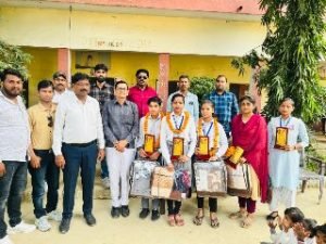 कौशाम्बी08नवम्बर23*राइफल शूटिंग में राष्ट्रीय स्तर के लिए चयनित धर्मा देवी इंटर कॉलेज की 4 छात्राओं का किया सम्मान*
