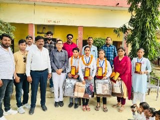 कौशाम्बी08नवम्बर23*राइफल शूटिंग में राष्ट्रीय स्तर के लिए चयनित धर्मा देवी इंटर कॉलेज की 4 छात्राओं का किया सम्मान*
