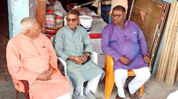 कौशाम्बी08नवम्बर23*अग्निकांड के पीड़ितों से मिले पूर्व सांसद*