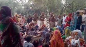 बाँदा10नवम्बर23*ईंटों से भरा तेज रफ्तार ट्रैक्टर 2 वर्षीय मासूम बच्ची को रौंदा, हुई मौत*