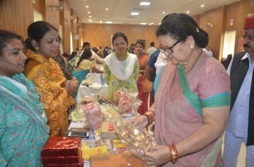 कानपुर10नवम्बर23*पीएम स्वनिधि योजनान्तर्गत आयोजित ‘‘दीपावली मेले’’ का शुभारम्भ किया गया। कानपुर10नवम्बर23*पीएम स्वनिधि योजनान्तर्गत आयोजित ‘‘दीपावली मेले’’ का शुभारम्भ किया गया।