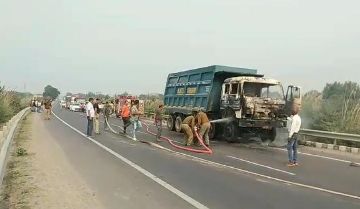 Kanpur11नवम्बर23*थाना बिधनू अन्तर्गत चलते ट्रक में शार्ट सर्किट की वजह*से लगी आग प्रकरण में मीडिया अपडेट*-