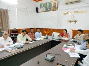 मिर्जापुर11नवम्बर23*गौवंश आश्रय स्थलों की स्थापना व संचालन हेतु जिला अनुश्रवण एवं मूल्यांकन समिति की बैठक सम्पन्न