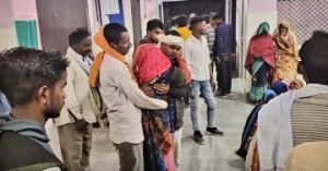 कौशाम्बी14नवम्बर23*सवारियों से भरी ऑटो खाई में पलटी ऑटो चालक की दबकर मौत कई सवारी घायल*