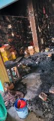 अयोध्या14नवम्बर23*व्यापारिक प्रतिष्ठान में लगी आग पर स्थानीय लोगों की मदद से बुझाया गया