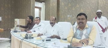 कौशाम्बी16नवम्बर23*उद्यमियों की समस्याओं को शीघ्र निस्तारित करने के डीएम ने निर्देश दिये* कौशाम्बी16नवम्बर23*उद्यमियों की समस्याओं को शीघ्र निस्तारित करने के डीएम ने निर्देश दिये*