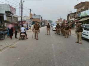 कौशाम्बी16नवम्बर23*मंझनपुर कस्बे में पुलिस फोर्स के साथ एसपी ने किया गस्त*