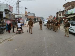 कौशाम्बी16नवम्बर23*मंझनपुर कस्बे में पुलिस फोर्स के साथ एसपी ने किया गस्त*