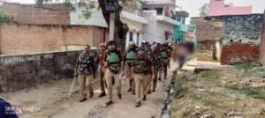 कौशाम्बी16नवम्बर23*भारी पुलिस फोर्स के साथ गौ तस्करों के घर पहुंचे सीओ चायल*