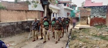 कौशाम्बी16नवम्बर23*भारी पुलिस फोर्स के साथ गौ तस्करों के घर पहुंचे सीओ चायल*