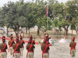 कौशाम्बी17नवम्बर23*एसपी ने लिया परेड में सलामी*