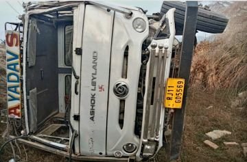 कौशाम्बी19नवम्बर23*सकाढ़ा अंधे मोड़ पर अनियंत्रित होकर पलटा ट्रक के दो चालक घायल* कौशाम्बी19नवम्बर23*सकाढ़ा अंधे मोड़ पर अनियंत्रित होकर पलटा ट्रक के दो चालक घायल*