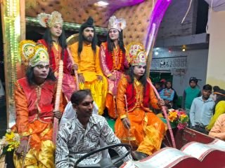 अयोध्या19नवम्बर23*गाजे बाजे के साथ रथ पर सवार होकर निकली राम बारात अयोध्या19नवम्बर23*गाजे बाजे के साथ रथ पर सवार होकर निकली राम बारात