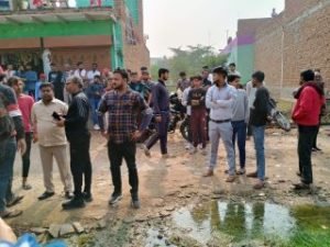 मथुरा19नवम्बर23*दबंगों द्वारा किया जा रहा रास्ते पर कब्जा