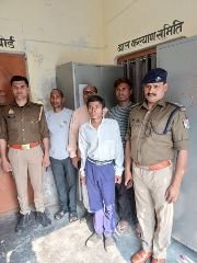 कौशाम्बी19नवम्बर23*अलीगढ़ से भागे बालक को बरामद कर कौशांबी पुलिस ने परिजनों को सौपा*