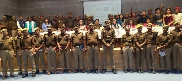 वाराणसी22नवम्बर23*ट्रैफिक पुलिस लाइन सभागार में ट्रांसजेंडर पर्शन की सुरक्षा को लेकर किया गया बैठक