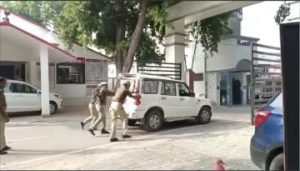 कानपुर23नवम्बर2023*एसीपी की धक्का मार गाड़ी