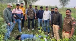 कौशाम्बी25नवम्बर23*रेप पीड़िता के हत्यारे से एसओजी और पुलिस टीम की मुठभेड़ आरोपी के दोनो पैर में लगी गोली*