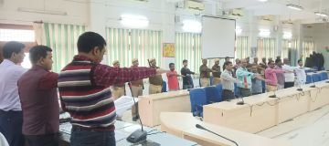 कौशाम्बी26नवम्बर23*जिलाधिकारी ने संविधान दिवस पर अधिकारियों कर्मचारियों को संविधन की प्रस्तावना का पाठन कराया*