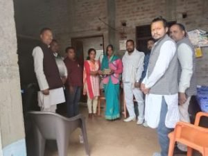 कौशाम्बी26नवम्बर23*कन्या की शादी में अखिल भारतीय ब्राह्मण एकता परिषद ने दिया 1 लाख 29 हजार 963 रुपए का सहयोग*