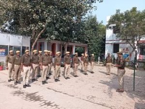 कौशाम्बी26नवम्बर23*महेवाघाट थाना अध्यक्ष ने संविधान दिवस पर पढ़ाया संविधान का पाठ*