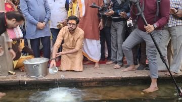 मथुरा27नवम्बर23*आज महाराष्ट्र के पूर्व मुख्यमंत्री उद्धव ठाकरे के पुत्र आदित्य ठाकरे वृंदावन पहुंचे।