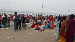 कानपुर नगर27नवंबर23*कार्तिक पूर्णिमा गंगा स्नान स्थल शुक्ला गंज गंगा घाट पर लगा भक्तों का तांता।